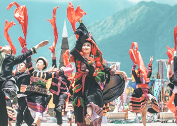 A SPECTACULAR SAPA