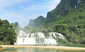 Ba Be Lake & Ban Gioc Waterfall Trip