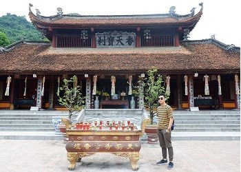 Perfume Pagoda – One Day Retreat