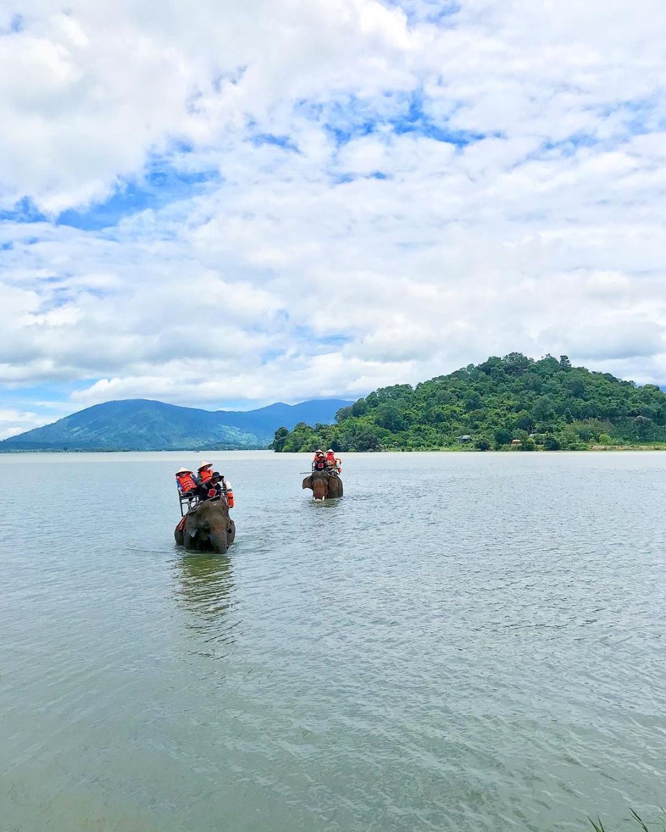Lak Lake is a unique eco-tourism destination with its dreamlike and natural beauty of the surrounding mountains and forests